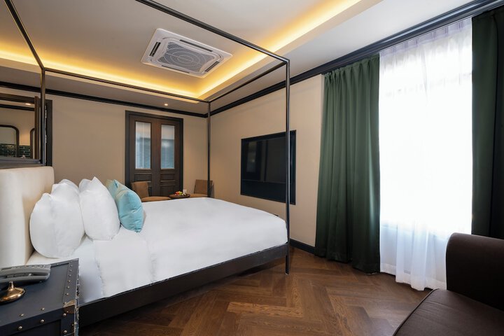 Room 21 of 39
