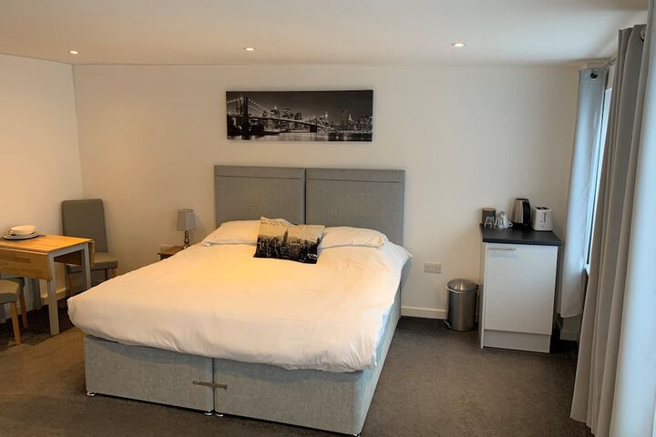Room 3 of 38