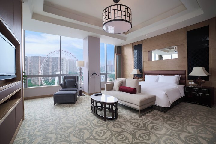 Room 13 of 85