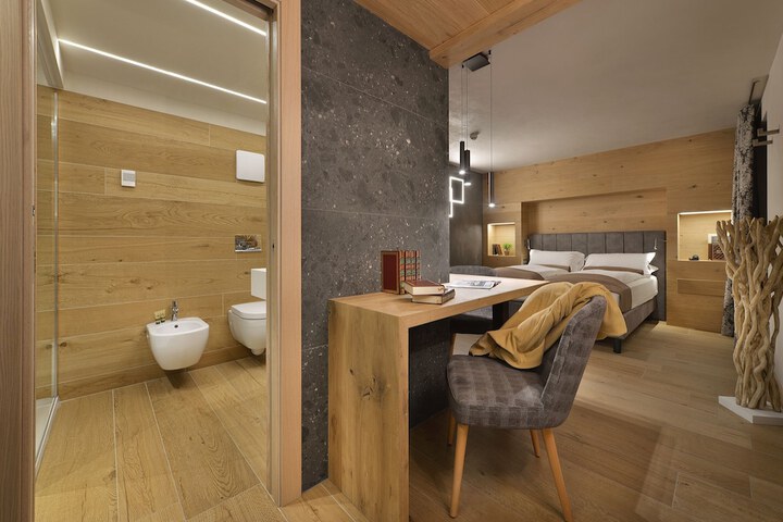 Room 37 of 211