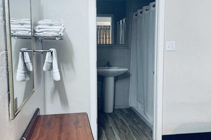 Room 12 of 37