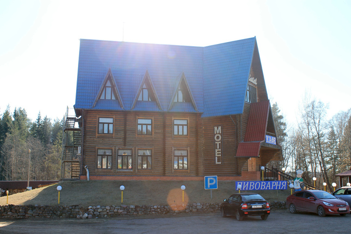 Parallel Mini-Hotel