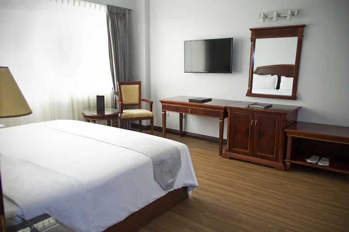 Room 13 of 83