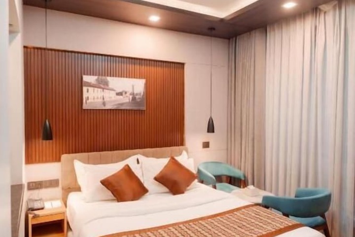 Room 6 of 25
