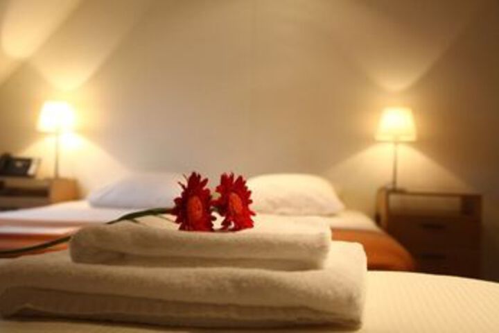Room 4 of 10