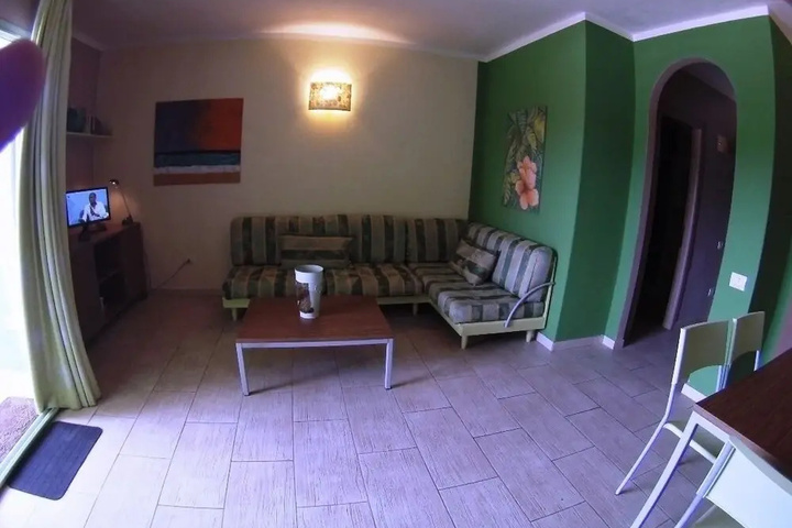 Room 8 of 11