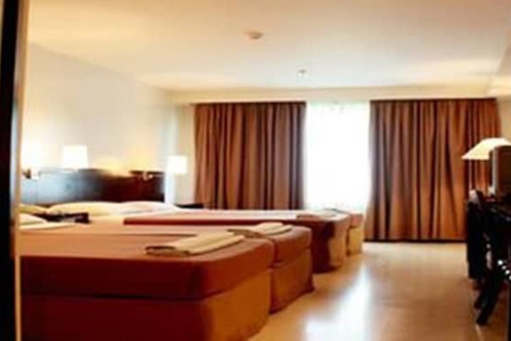 Room 16 of 40