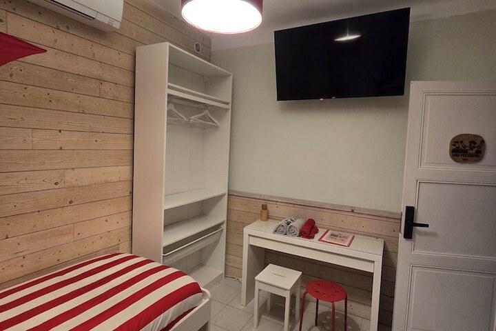 Room 5 of 35
