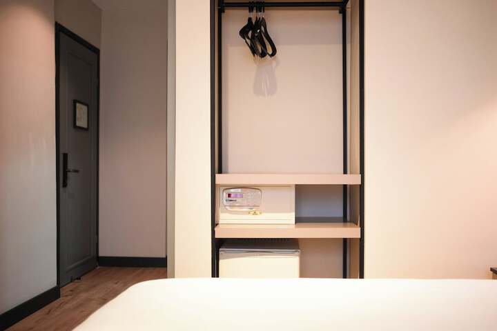 Room 46 of 82