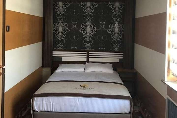 Room 6 of 35