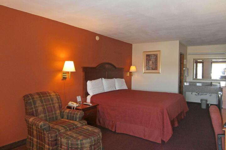 1 King Bed (3 of 6)