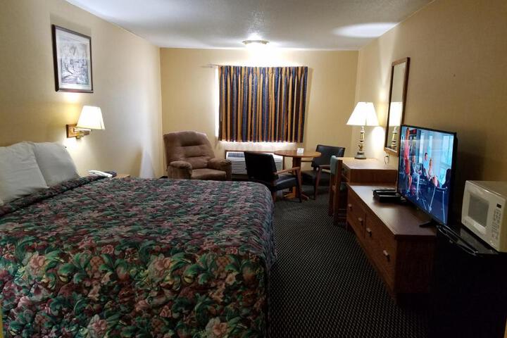 1 King Bed (2 of 6)