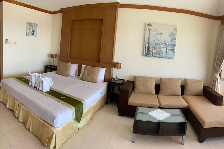 Room 32 of 84