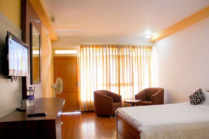 Room 9 of 32