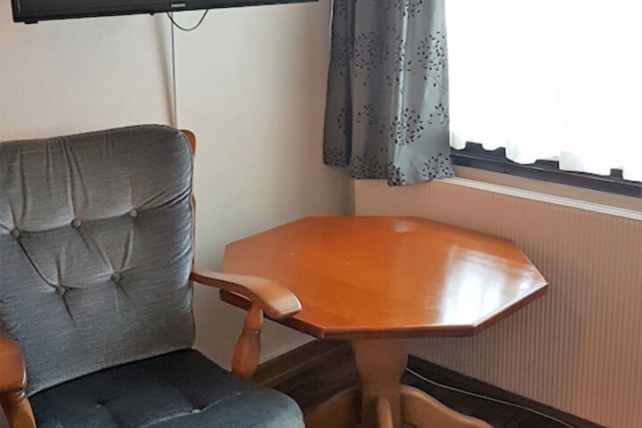 Room 6 of 24