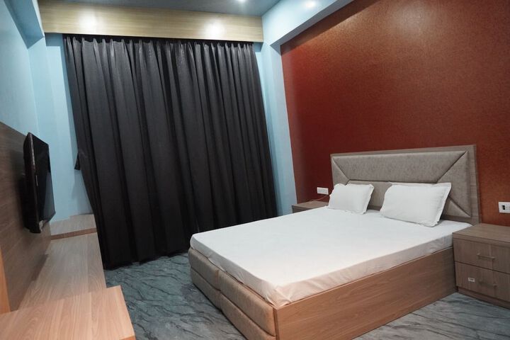 Room 6 of 60