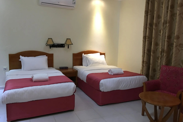 Room 4 of 18