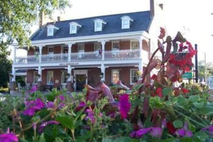 Image of Brick Hotel on the Circle