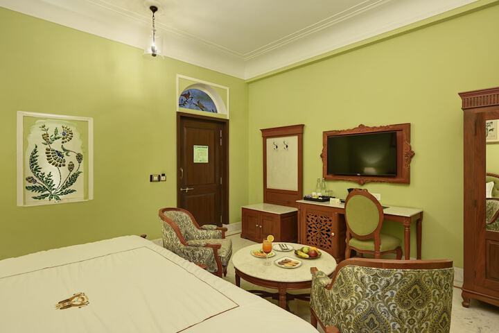 Room 8 of 84
