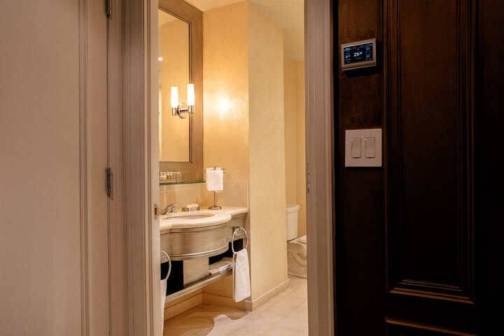 Room 37 of 61
