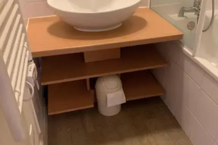 Room 5 of 8
