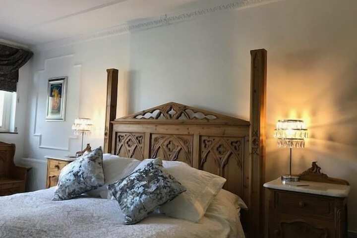Room 2 of 28