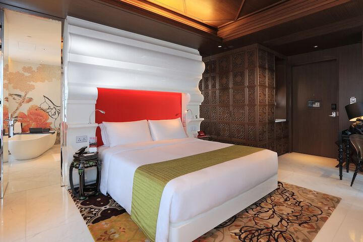 Room 6 of 25