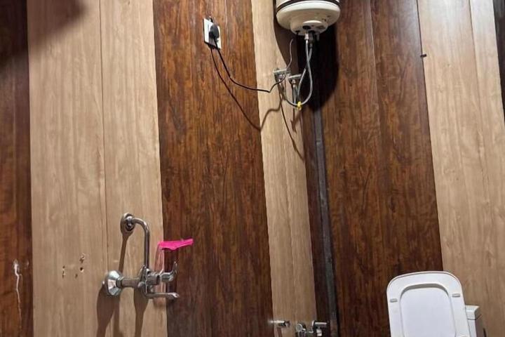Room 4 of 12