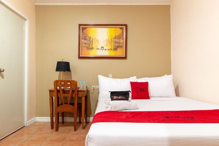 RedDoorz at Downtown Tacloban