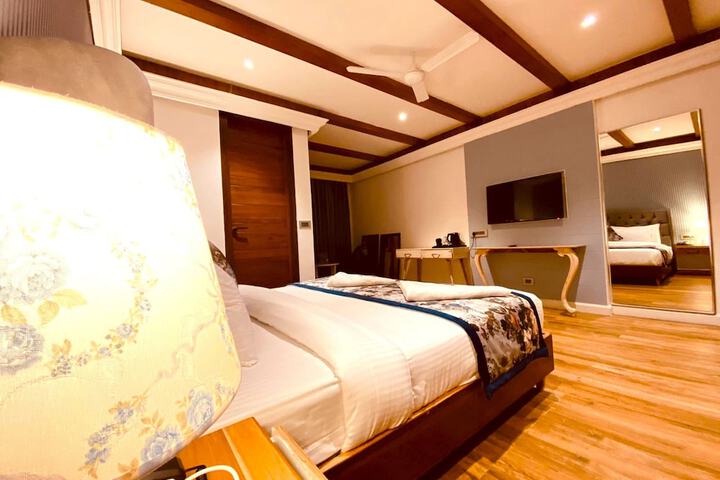 Room 8 of 53