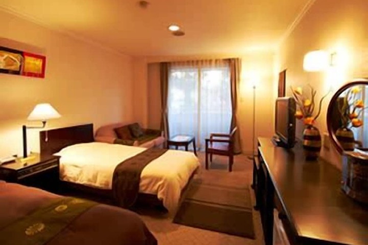 Room 13 of 38