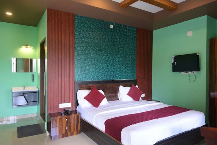 Room 3 of 77