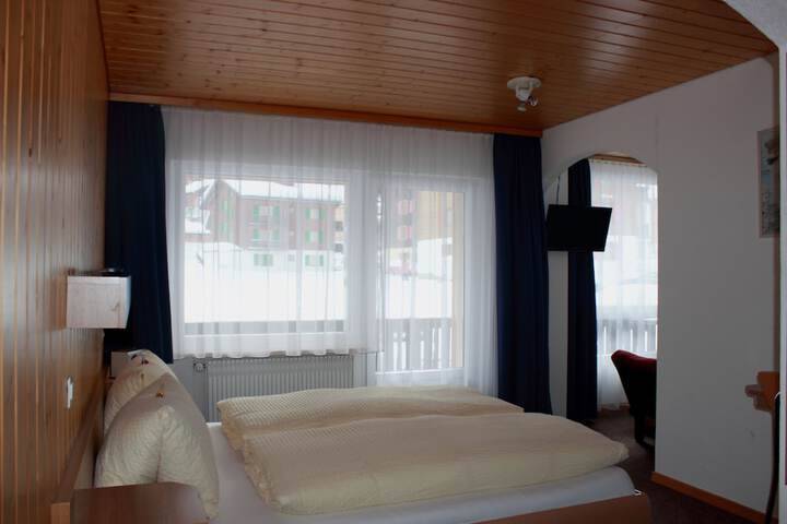 Room 6 of 38