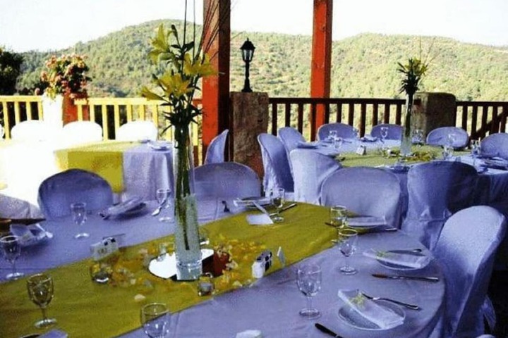 Dining 37 of 61