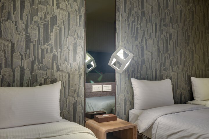 Room 14 of 203