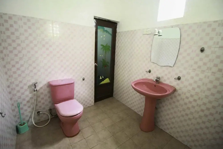 Room 10 of 13