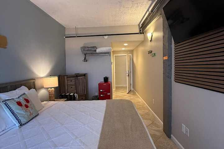 Room 18 of 110