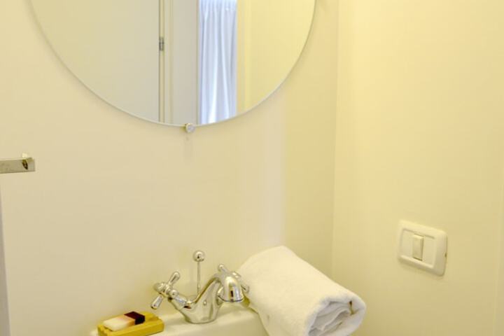 Room 32 of 63