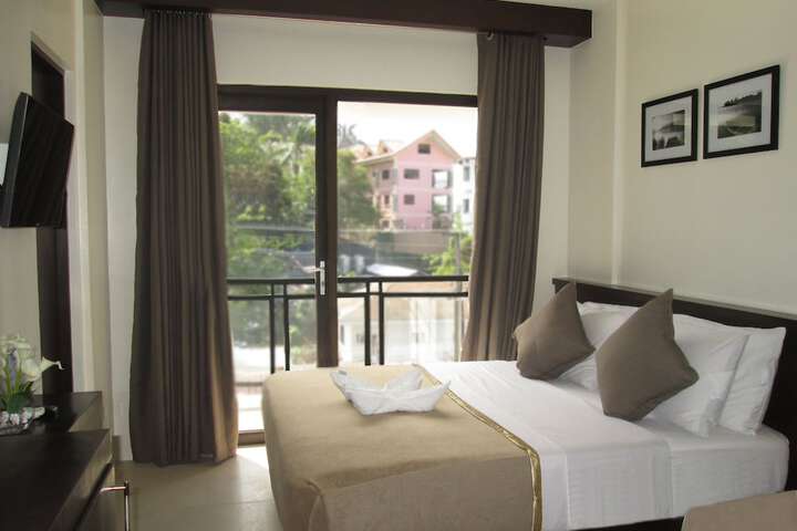Room 5 of 80