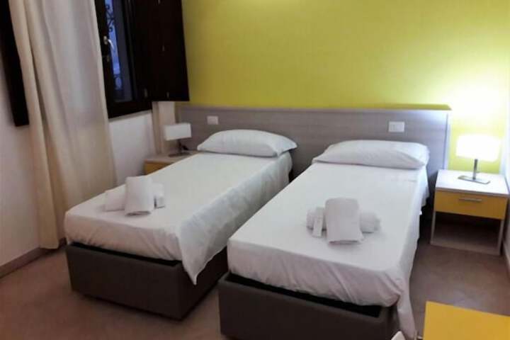 Room 7 of 11