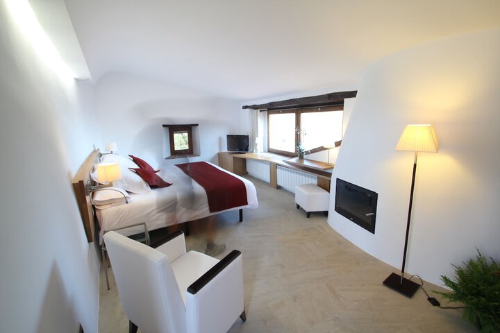 Room 6 of 75