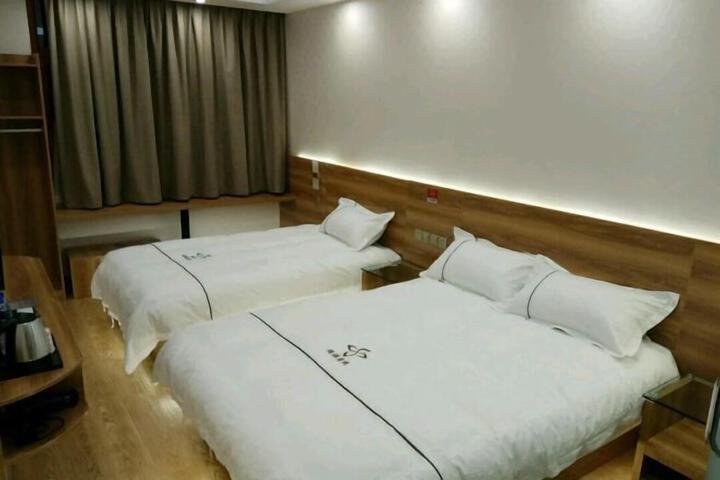 Room 98 of 142