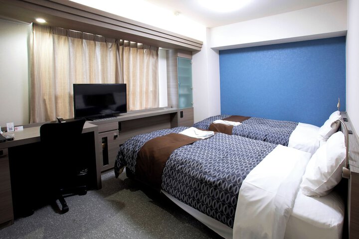 Room 12 of 51