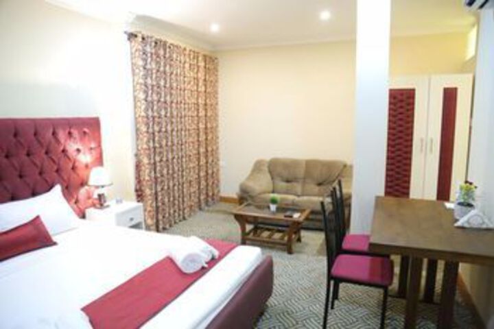 Room 21 of 37