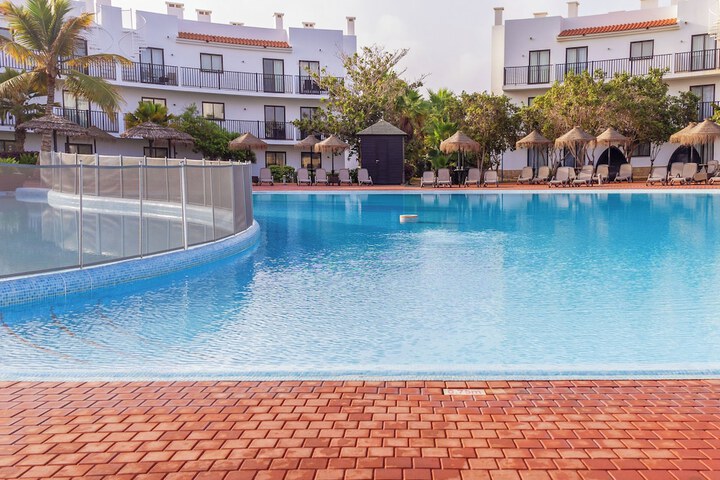Pool 25 of 63