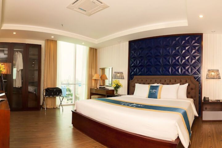 Room 9 of 90