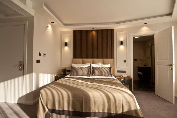 Room 16 of 76