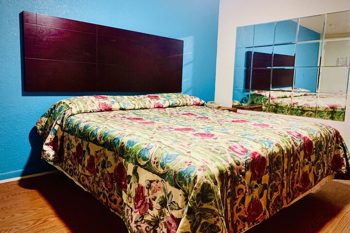 Room 10 of 18