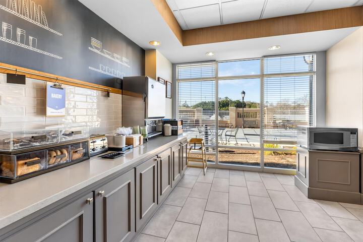Breakfast area