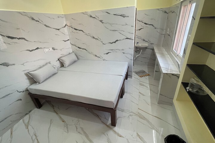 Room 5 of 27